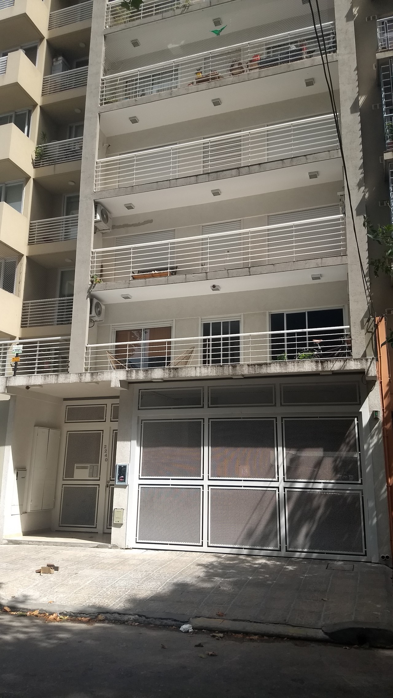 VENDE - AMPLIO DEPARTAMENTO 2 AMB CON COCHERA - ZONA SAN MARTIN CENTRO